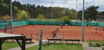 tennisplatz-symbol-2022-900x600