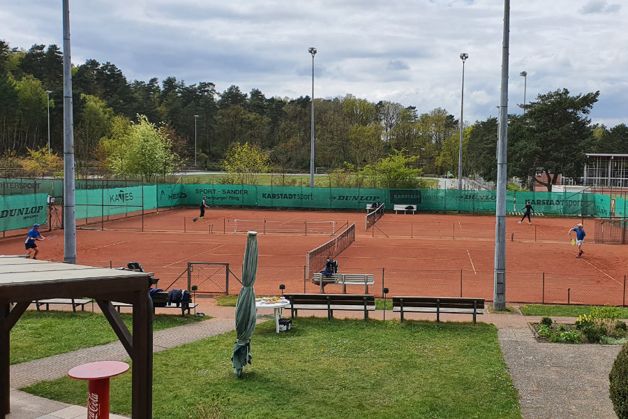 tennisplatz-symbol-2022-900x600