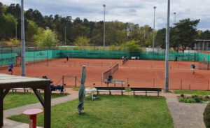 tennisplatz-symbol-2022-900x550