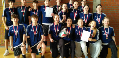 Ein Gruppenfoto der U18-Teams von der Stadtteilschule Fischbek-Falkenberg.