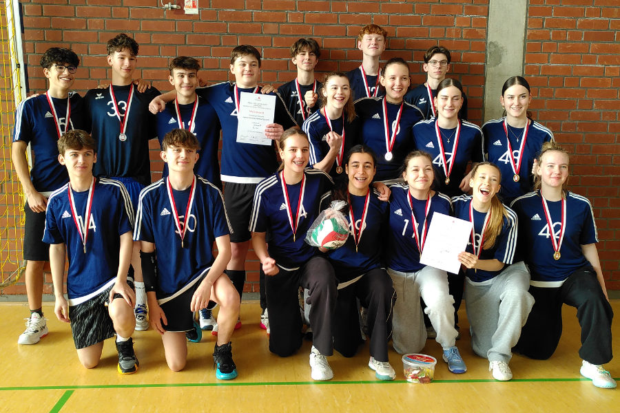 Ein Gruppenfoto der U18-Teams von der Stadtteilschule Fischbek-Falkenberg.