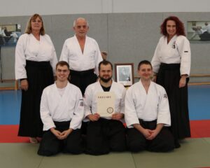 Ein Gruppenfoto von Vincent und anderen Teilnehmenden der Prüfung.