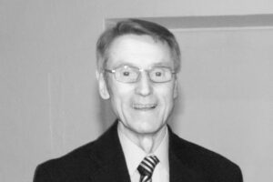 Ein Portraitfoto des verstorbenen Otto-Bernd Ueckert aus dem Jahr 2009.