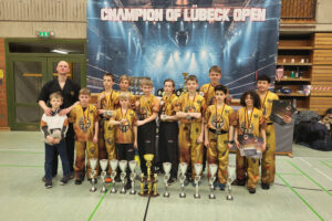 Ein Gruppenfoto des erfolgreichen Ju-Jutsu-Showteams bei den Deutschen Meisterschaften der ICO.