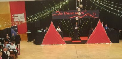 Ein Foto der Bühne bei der Veranstaltung "Die Ostsee tanzt".