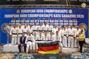Ein Gruppenfoto mit allen deutschen Kata-Paaren.