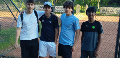 Ein Gruppenfoto des U18-Teams nach dem Saisonauftaktspiel beim TC Wedel.