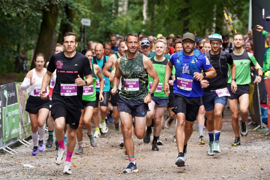 Ein Foto vom Start des Halbmarathon X-TREME beim 7. Rosengartenlauf.