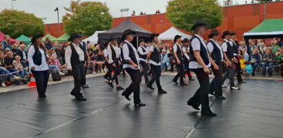 Ein Foto vom Auftritt der Jolly Boots bei "Neugraben erleben".